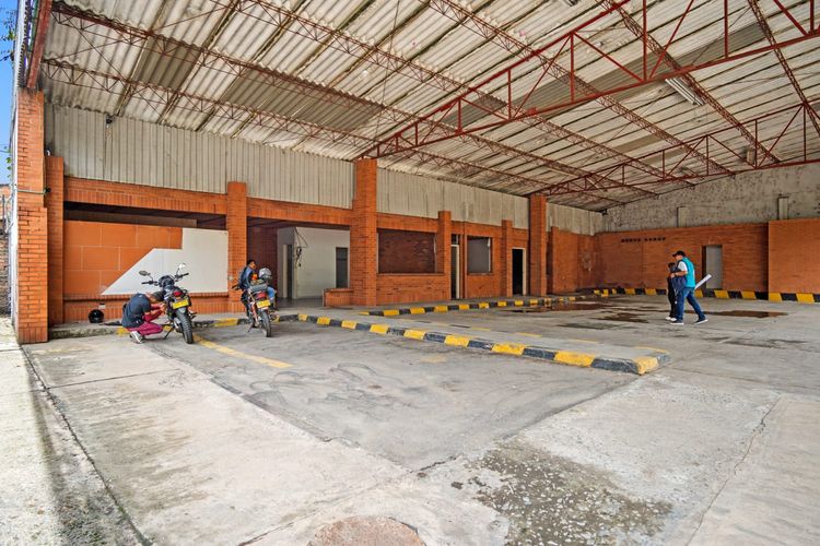 Local en arriendo en Unicentro Cali, Cali, 784 m² · foto 2 de 13