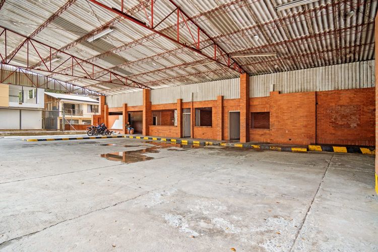 Local en arriendo en Unicentro Cali, Cali, 784 m² · foto 4 de 13