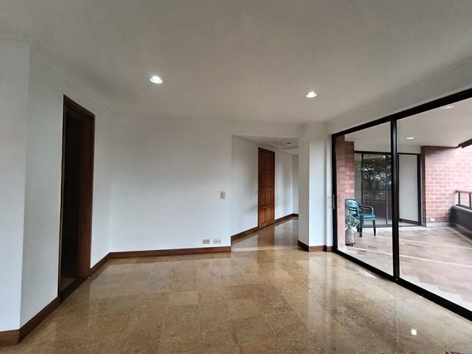 Apartamento de 3 alcobas en arriendo en Las Lomas, Medellín, 160 m² · foto 3 de 20