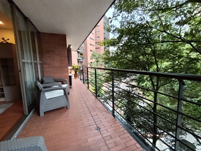Apartamento de 2 alcobas en arriendo en El Poblado, Medellín, 96 m² · foto 2 de 18