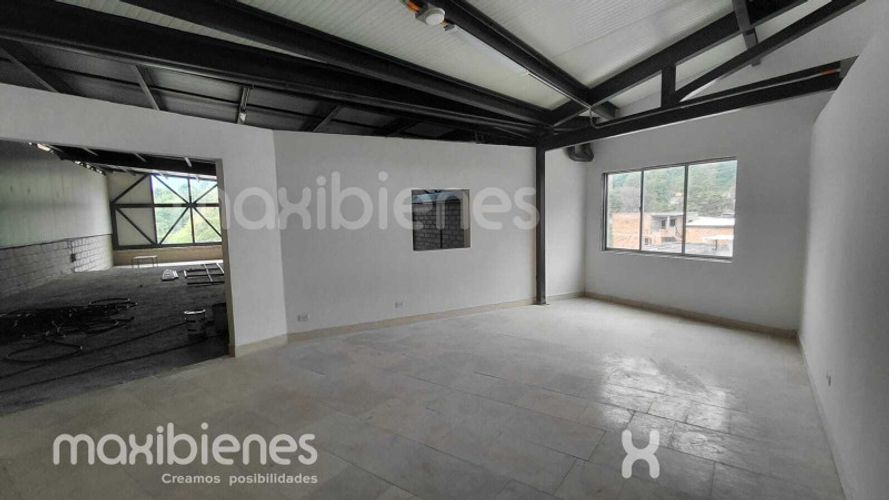 Bodega en arriendo en Ancon San Martin, La Estrella, 330 m² · foto 2 de 9
