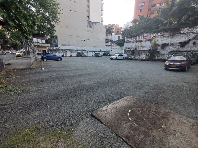Lote en venta en Granada, Cali, 877 m² · foto 5 de 9