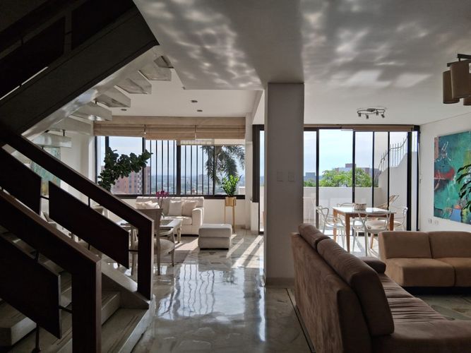 Apartamento de 4 alcobas en venta en Santa Monica, Cali, 254 m² · foto 2 de 24