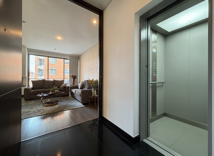 Apartamento de 3 alcobas en venta en Santa Barbara Oriental, Bogotá, 200 m² · foto 2 de 17