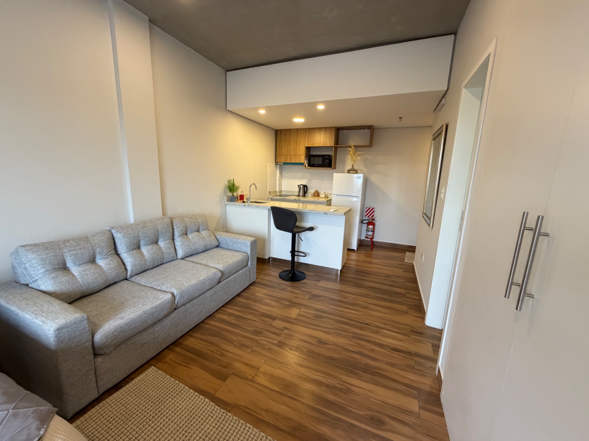 DEPARTAMENTO EXCLUSIVO: COMPLETAMENTE TERMINADO, AMOBLADO Y LISTO PARA HABITAR. — foto 3