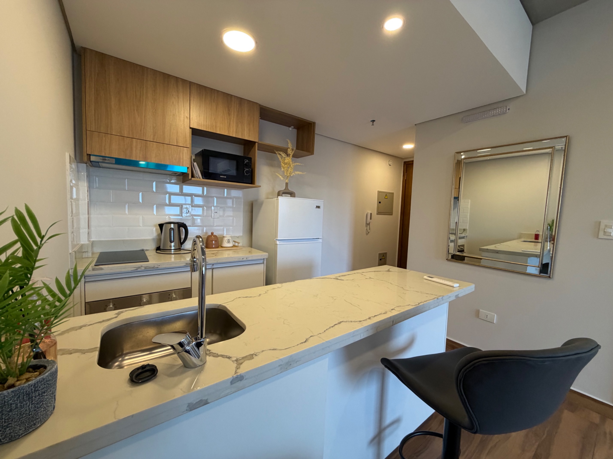 DEPARTAMENTO EXCLUSIVO: COMPLETAMENTE TERMINADO, AMOBLADO Y LISTO PARA HABITAR. — foto 2