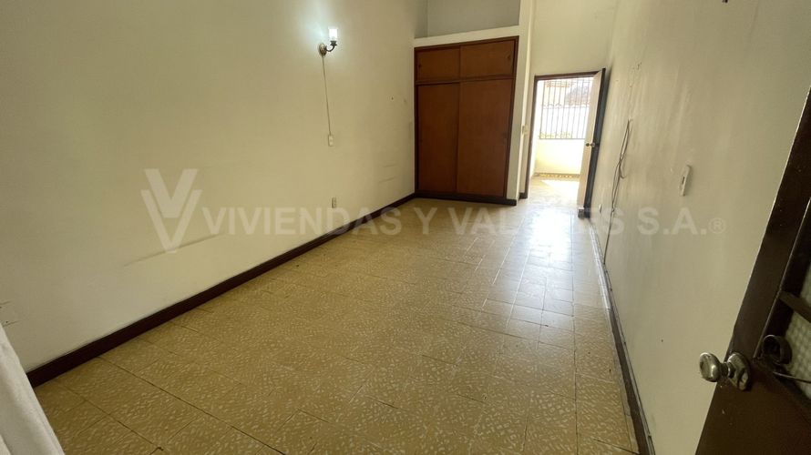 Casa de 7 alcobas en venta en Caobos, Cúcuta, 327 m² · foto 4 de 12