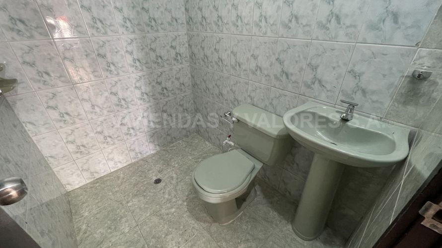 Casa de 7 alcobas en venta en Caobos, Cúcuta, 327 m² · foto 10 de 12