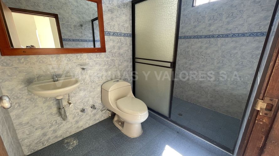 Casa de 7 alcobas en venta en Caobos, Cúcuta, 327 m² · foto 9 de 12