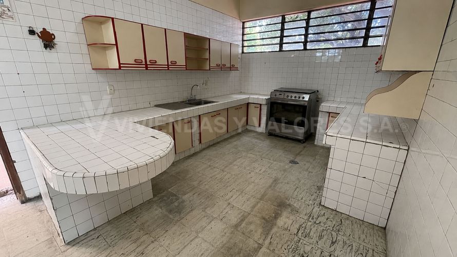 Casa de 7 alcobas en venta en Caobos, Cúcuta, 327 m² · foto 2 de 12