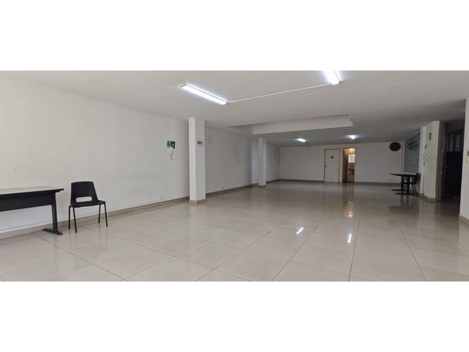 Oficina en venta en Manila, Medellín, 198 m² · foto 2 de 9
