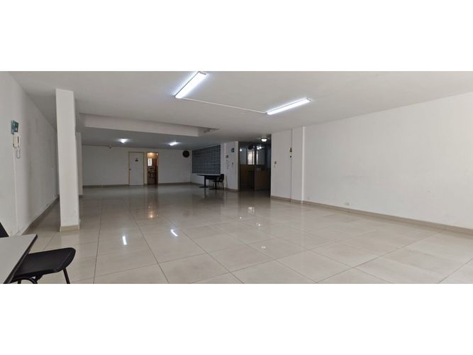 Oficina en venta en Manila, Medellín, 198 m² · foto 3 de 9
