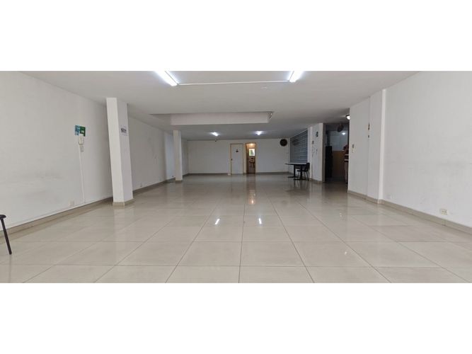 Oficina en arriendo en Manila, Medellín, 198 m² · foto 4 de 9