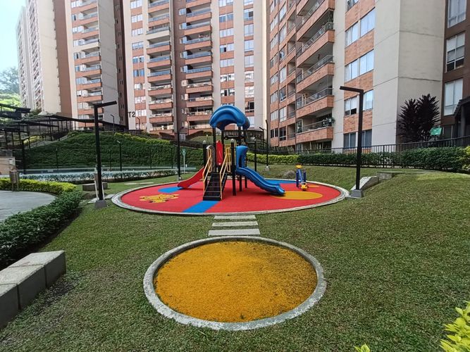 Apartamento de 3 alcobas en arriendo en Camino Verde, Envigado, 65 m² · foto 2 de 14