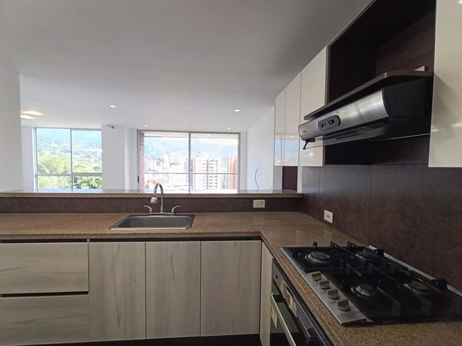 Apartamento de 3 alcobas en arriendo en Loma Del Esmeraldal, Envigado, 105 m² · foto 3 de 20