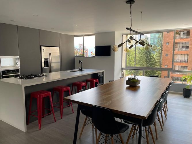 Apartamento de 3 alcobas en arriendo en El Poblado, Medellín, 182 m² · foto 4 de 12