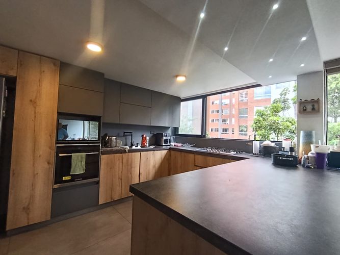 Apartamento de 4 alcobas en arriendo en El Poblado, Medellín, 300 m² · foto 2 de 20