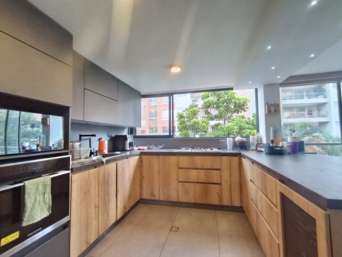 Apartamento de 4 alcobas en arriendo en El Poblado, Medellín, 300 m² · foto 3 de 20