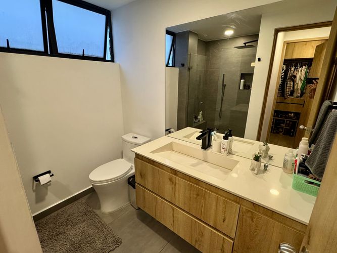 Apartamento de 4 alcobas en arriendo en El Poblado, Medellín, 300 m² · foto 11 de 20