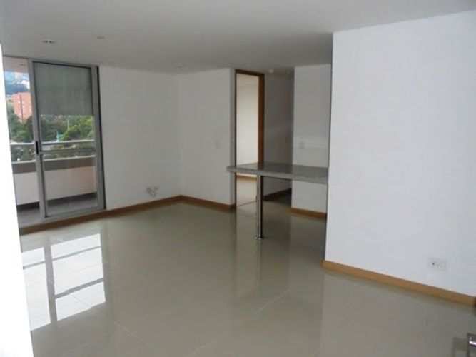 Apartamento de 2 alcobas en arriendo en Cumbres, Envigado, 67 m² · foto 2 de 19