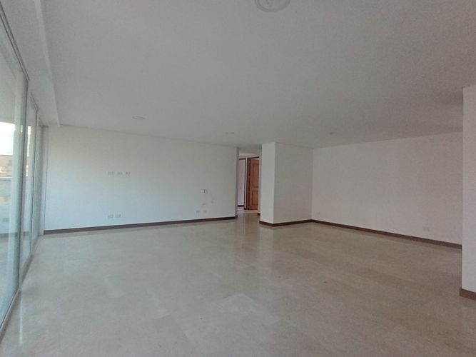 Apartamento de 3 alcobas en arriendo en Laureles, Medellín, 140 m² · foto 5 de 19
