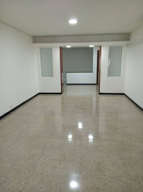 Oficina en arriendo en La Linde, Medellín, 85 m² · foto 2 de 8