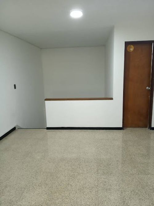 Oficina en arriendo en La Linde, Medellín, 85 m² · foto 4 de 8