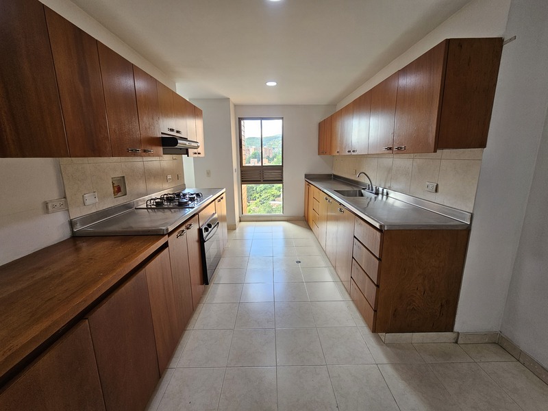 Apartamento en arriendo en El Tesoro, Medellín · foto 6 de 24