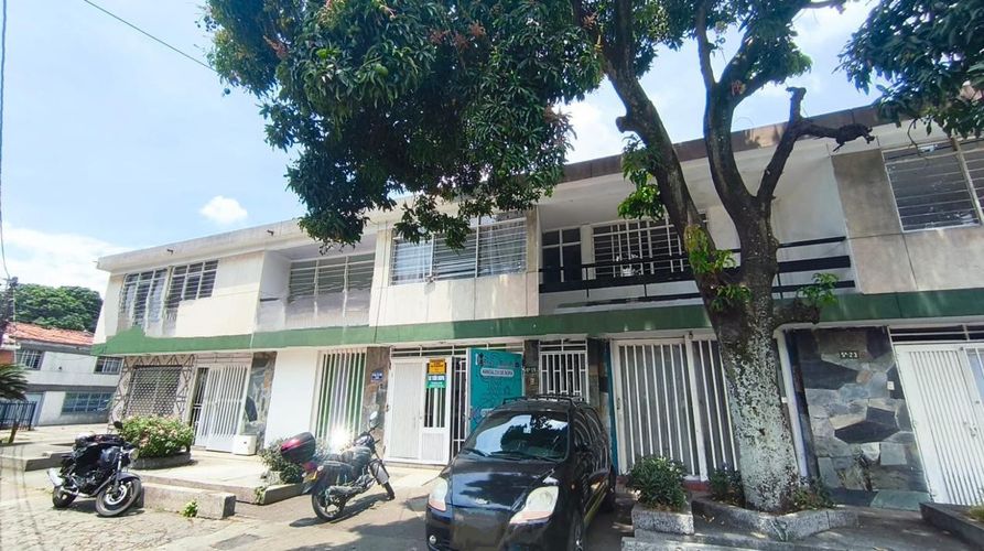 Apartamento de 9 alcobas en venta en La Flora, Cali, 731 m² · foto 2 de 24