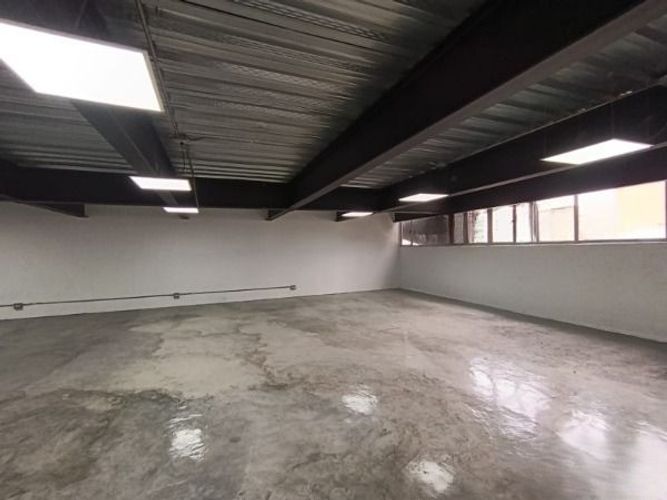 Bodega en arriendo en La Candelaria, Medellín, 136 m² · foto 5 de 9