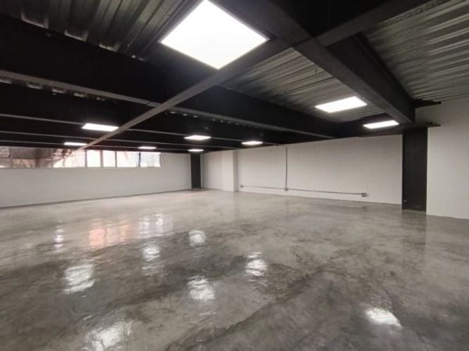 Bodega en arriendo en La Candelaria, Medellín, 136 m² · foto 7 de 9