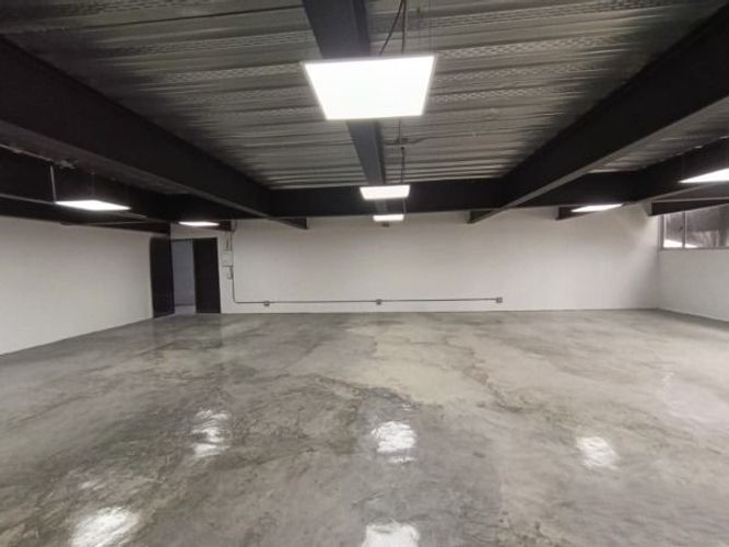 Bodega en arriendo en La Candelaria, Medellín, 136 m² · foto 8 de 9