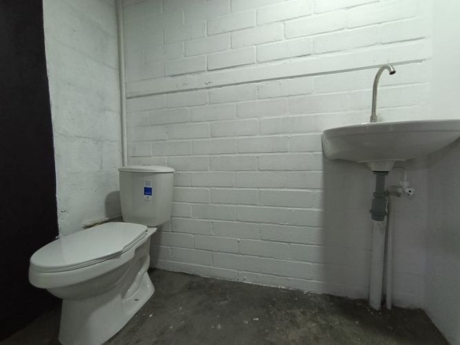 Bodega en arriendo en La Candelaria, Medellín, 136 m² · foto 9 de 9