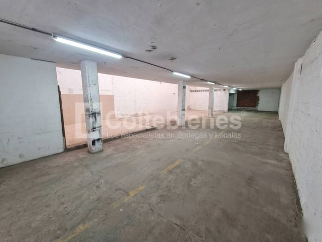 Bodega en venta en El Poblado, Medellín, 1014 m² · foto 19 de 24
