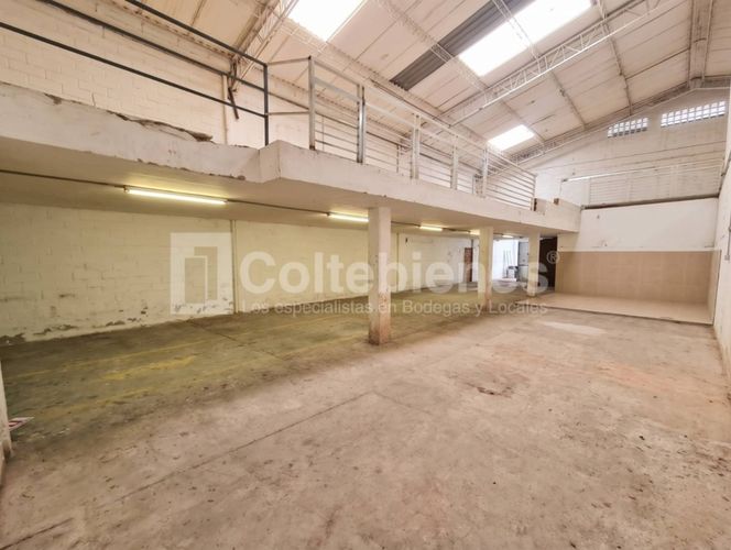 Bodega en venta en El Poblado, Medellín, 1014 m² · foto 23 de 24