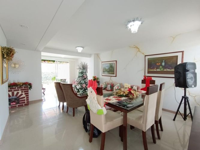 Casa de 3 alcobas en venta en El Castillo, Cali, 135 m² · foto 2 de 18