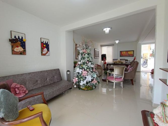 Casa de 3 alcobas en venta en El Castillo, Cali, 135 m² · foto 3 de 18