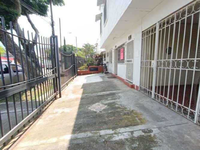Casa de 12 alcobas en venta en Vipasa, Cali, 414 m² · foto 2 de 24
