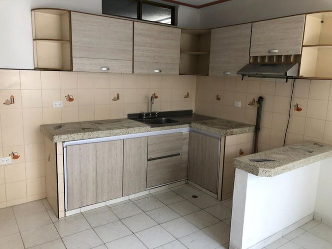 Casa de 9 alcobas en venta en Las Granjas, Cali, 360 m² · foto 3 de 10