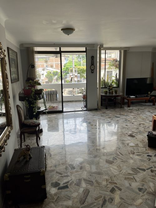 Apartamento de 2 alcobas en venta en El Bosque, Cali, 125 m² · foto 2 de 14