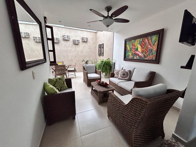 Casa de 3 alcobas en venta en Lagos Del Cacique, Bucaramanga, 218 m² · foto 2 de 22