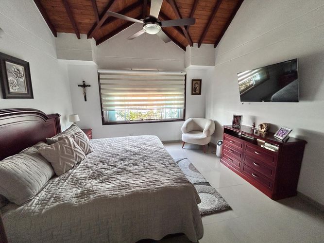 Casa de 3 alcobas en venta en Lagos Del Cacique, Bucaramanga, 218 m² · foto 10 de 22
