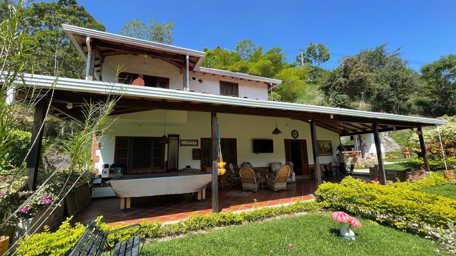 Casa de 4 alcobas en venta en La Mata, Piedecuesta, 300 m² · foto 2 de 24