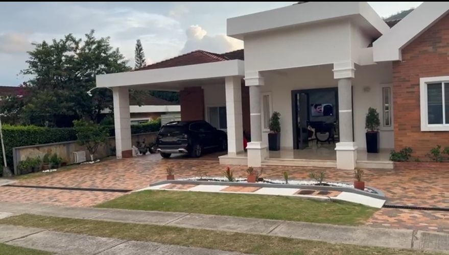 Casa de 5 alcobas en venta en La Mata, Piedecuesta, 500 m² · foto 2 de 24