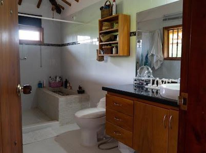 Casa de 8 alcobas en venta en San Simon De La Pradera, Floridablanca, 523 m² · foto 2 de 14