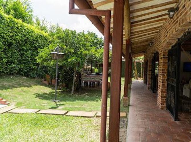 Casa de 8 alcobas en venta en San Simon De La Pradera, Floridablanca, 523 m² · foto 7 de 14