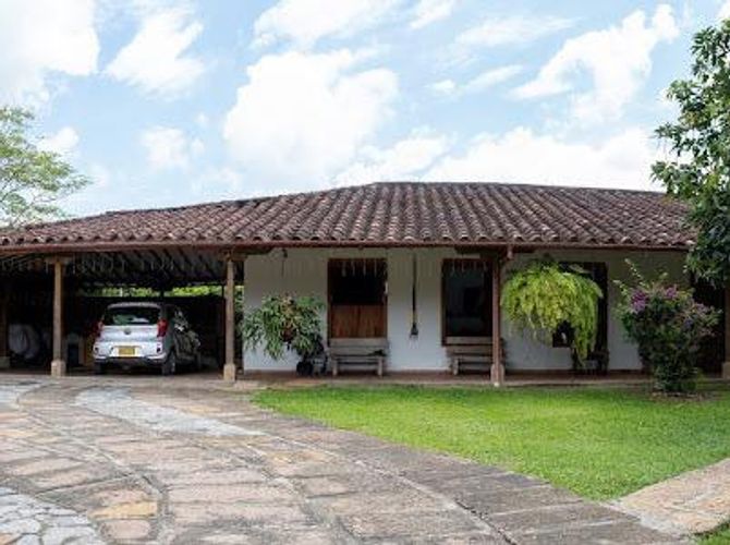 Casa de 8 alcobas en venta en San Simon De La Pradera, Floridablanca, 523 m² · foto 13 de 14
