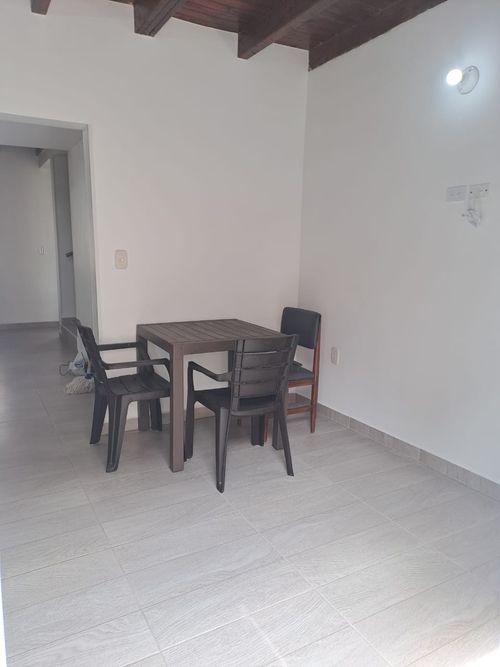 Casa de 3 alcobas en venta en Versalles, Floridablanca, 110 m² · foto 2 de 17