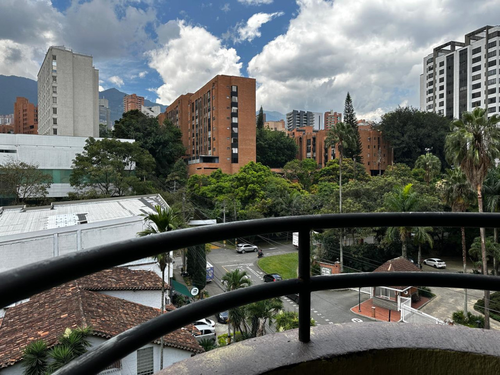 Apartamento en venta en El Poblado, Medellín 3