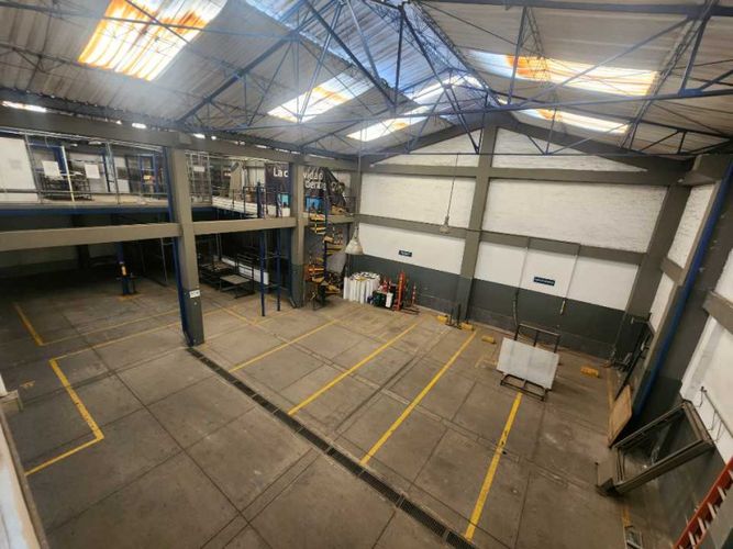 Bodega en venta en Belalcazar, Cali, 829 m² · foto 2 de 24